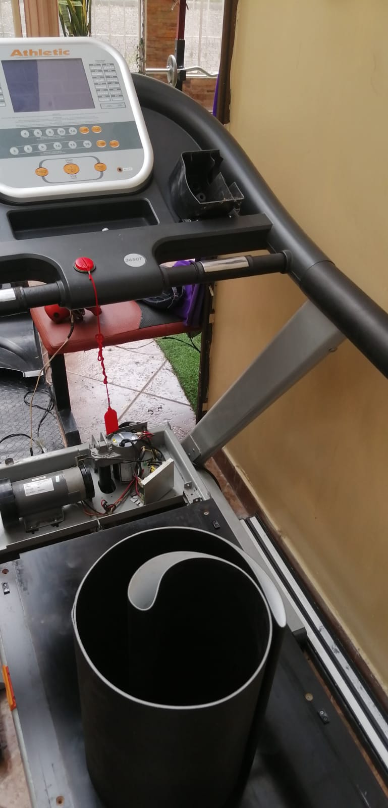 Mantenimiento profesional de caminadora Athletic en taller Vicelectronics